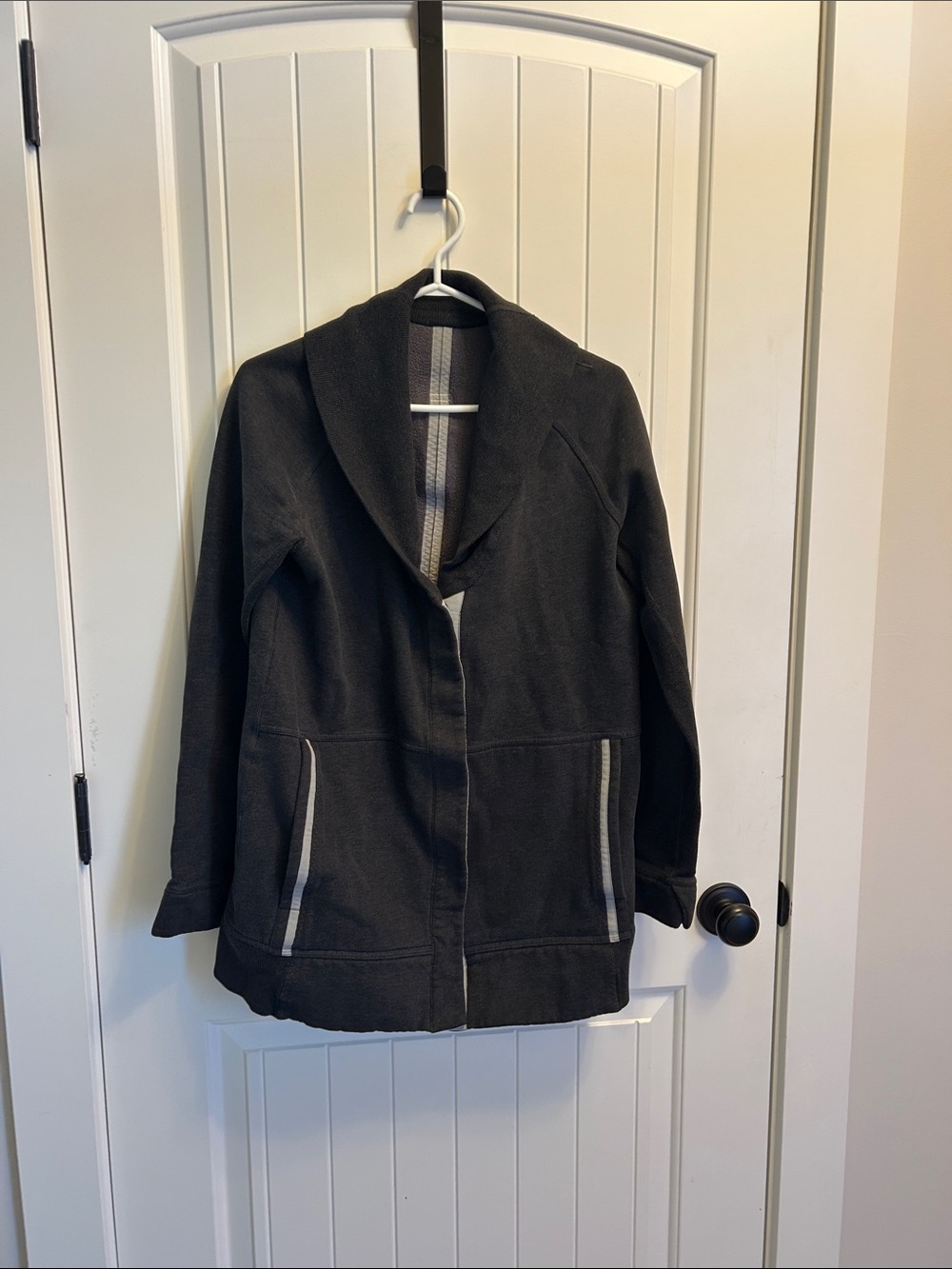 Lululemon Sweater EUC! Size 8